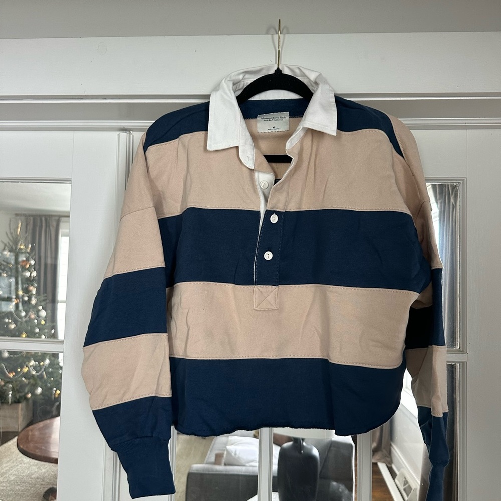 NWT size M Abercrombie crop